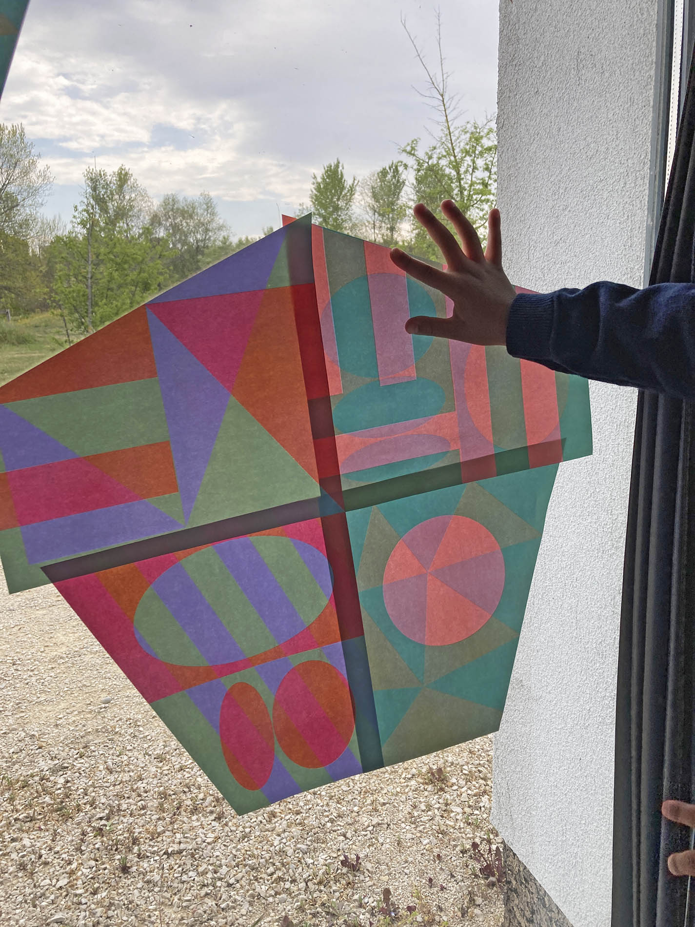 Atelier pédagogique de création de cerfs-volants en papier imprimé en risographie avec le Campus à Eurre.