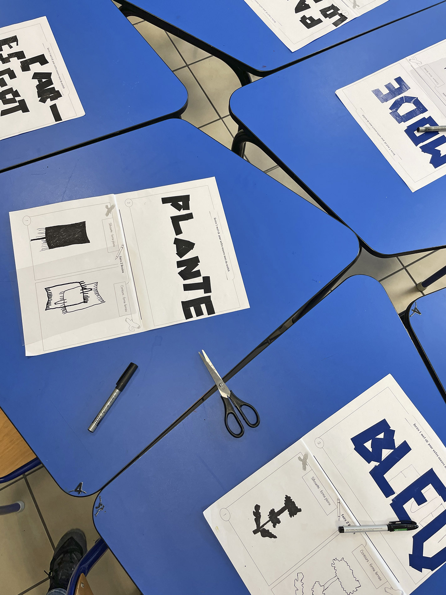 Atelier pédagogique de création d’affiches grand format avec le Collège Olympe de Gouges à Chatte.